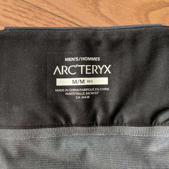 Arcteryx Sabre Ski Pants - Men's Medium, Dark Gray - Picture 3 of 6
